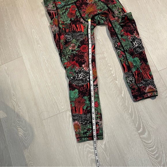 Lululemon Time To Sweat Crop *23" Zen Garden Multi red green black size 6 - Picture 10 of 15